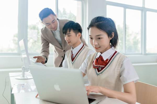 學(xué)電腦在哪里報(bào)名？計(jì)算機(jī)培訓(xùn)與入門(mén)全過(guò)程科普